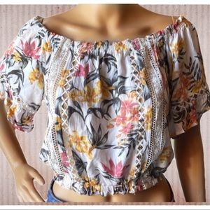 H&M Divided Cropped Floral Blouse with lace accent